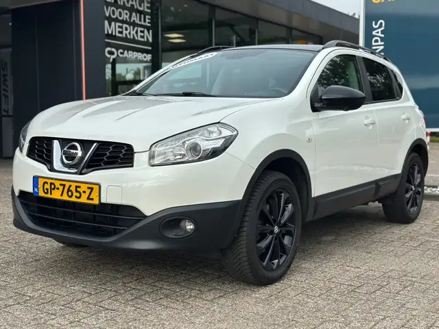 2013 Nissan Qashqai in White for sale