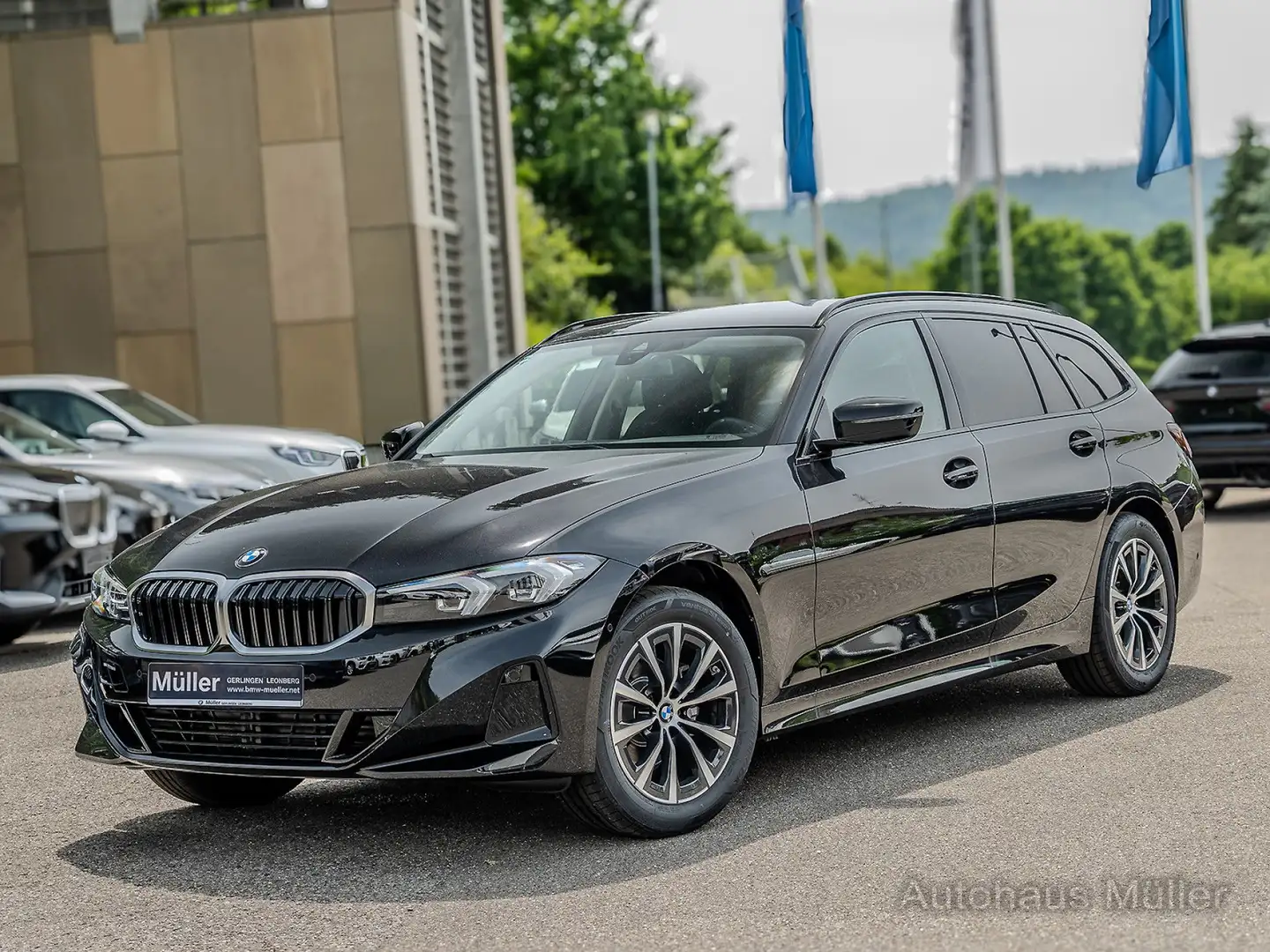BMW 318 i Touring AHK Totwinkel HiFi Sportsitz Navi LED Schwarz - 2