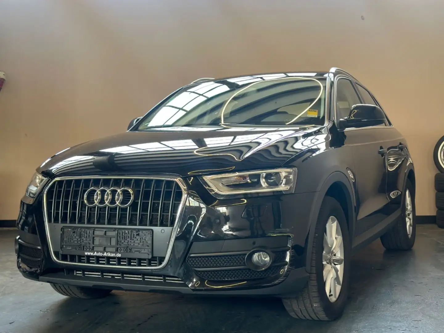 Audi Q3 2.0 TDI Schwarz - 1