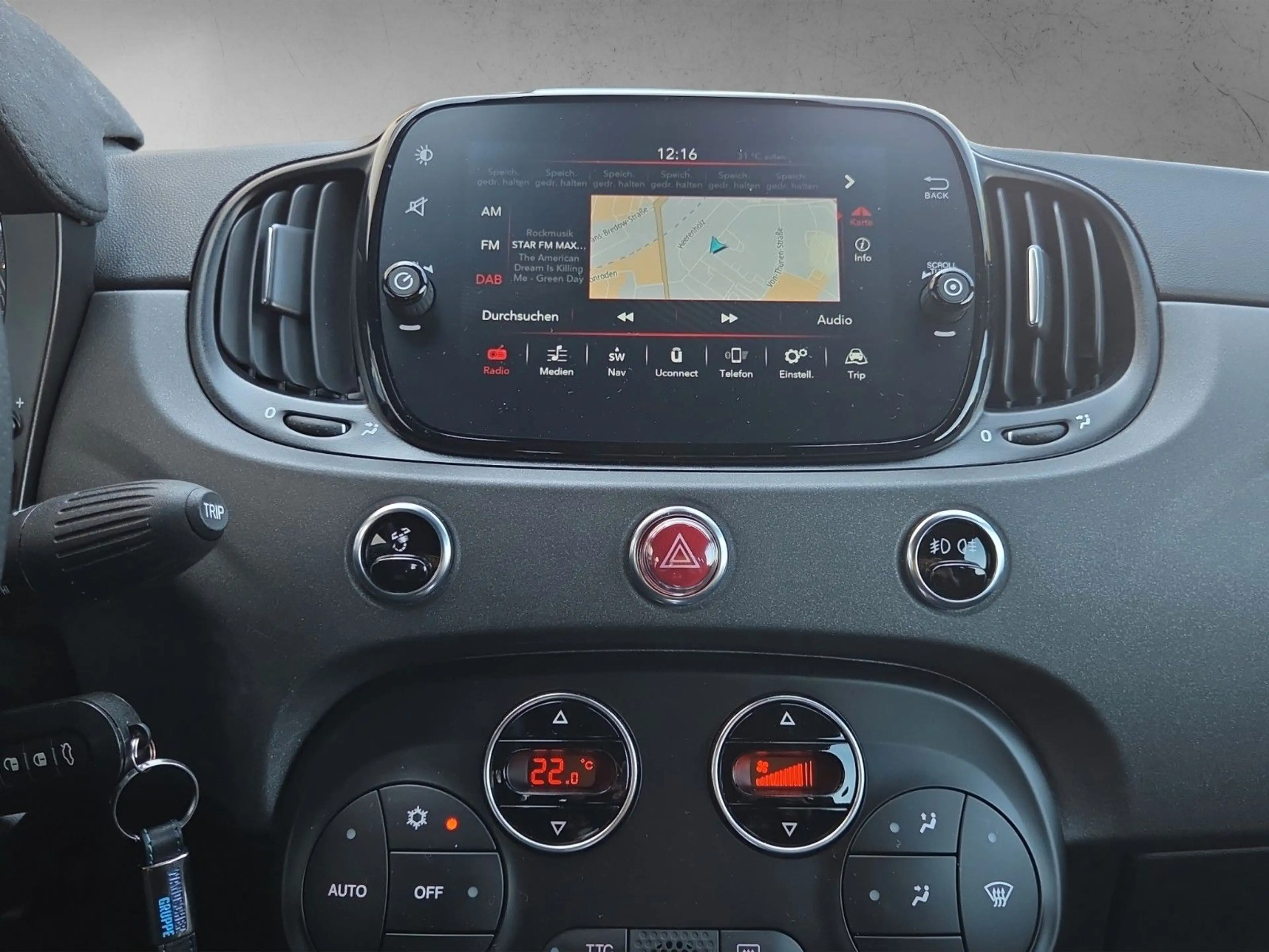 Abarth 500 Cabrio 695 C / Neuwagenzustand — photo 15