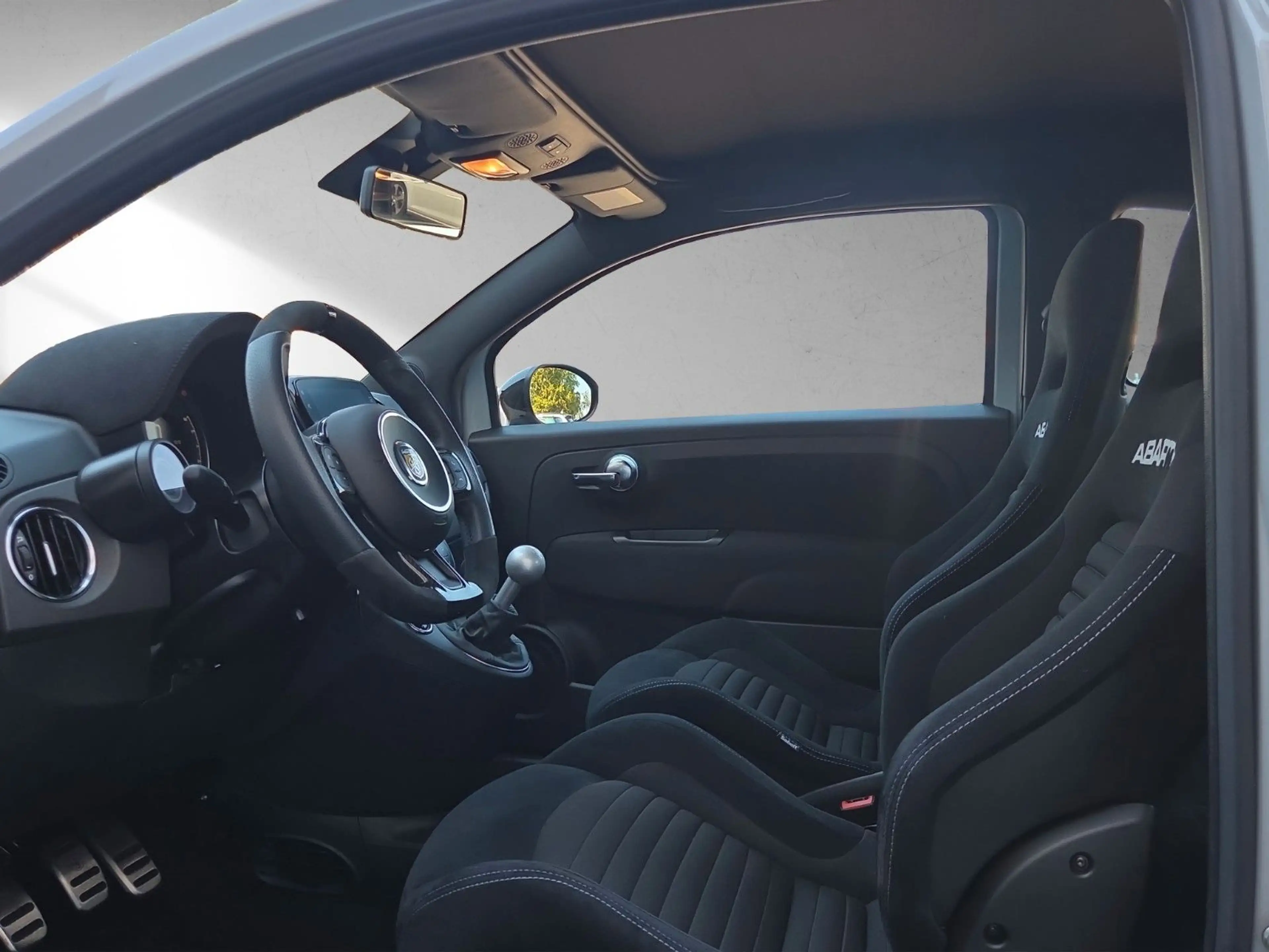 Abarth 500 Cabrio 695 C / Neuwagenzustand — photo 9