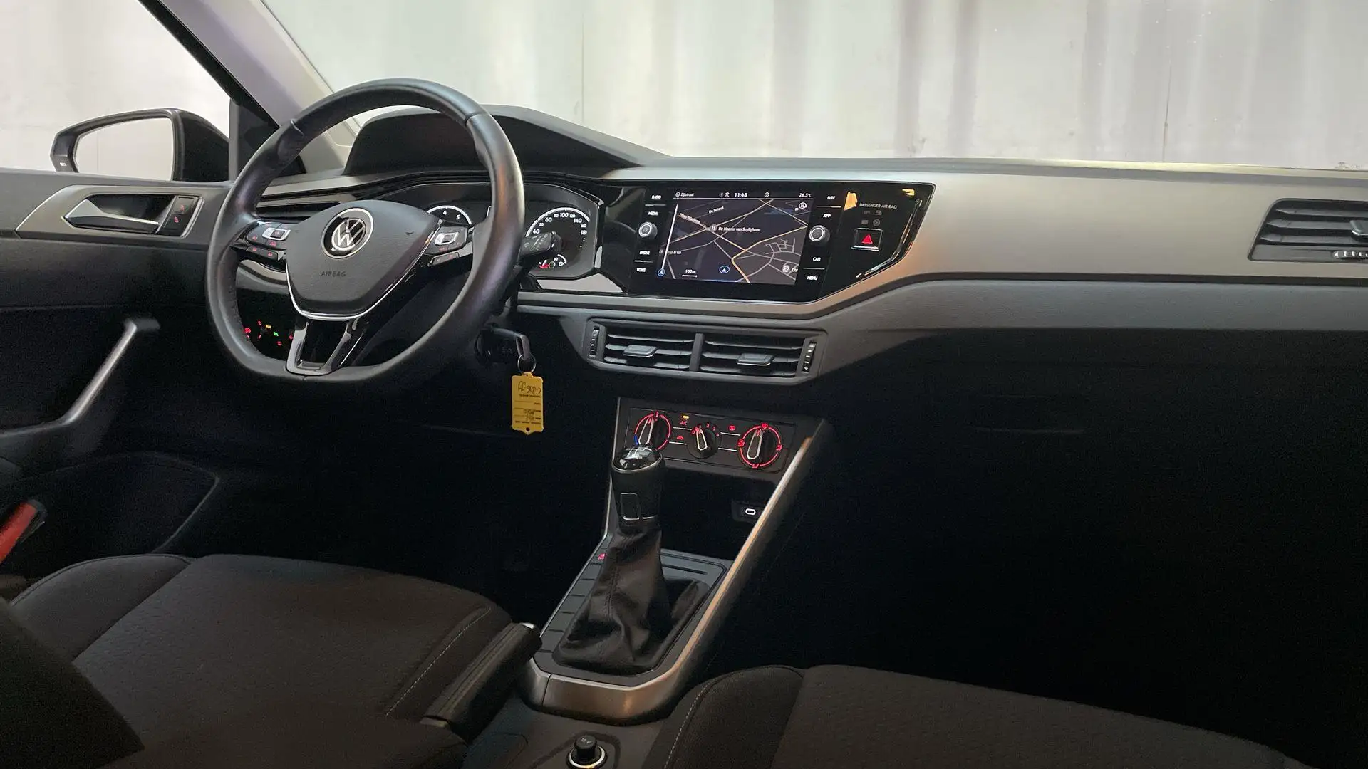 Volkswagen Polo 1.0 TSI Comfortline Navigatie DAB+ App-Connect Air Zwart - 2