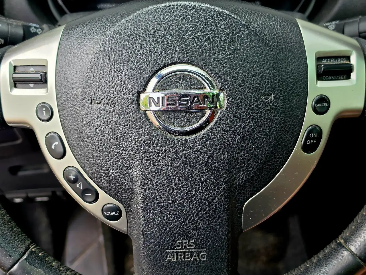 NISSAN QASHQAI - 1.6 114ch - 184 915KMS - TOIT PANORAMIQUE - CLIMATISATION -- VOLANT EN CUIR