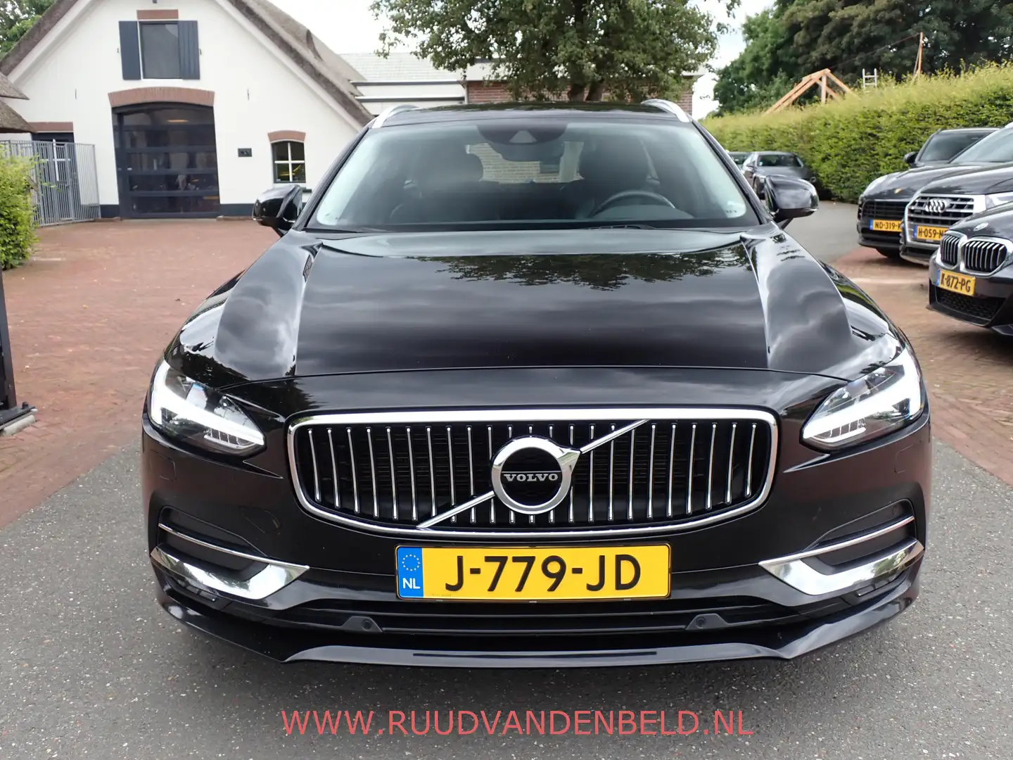 Volvo V90 T4 Inscription ACC/SPORTLEER/CAMERA/CARPLAY/KEYLES Zwart - 2