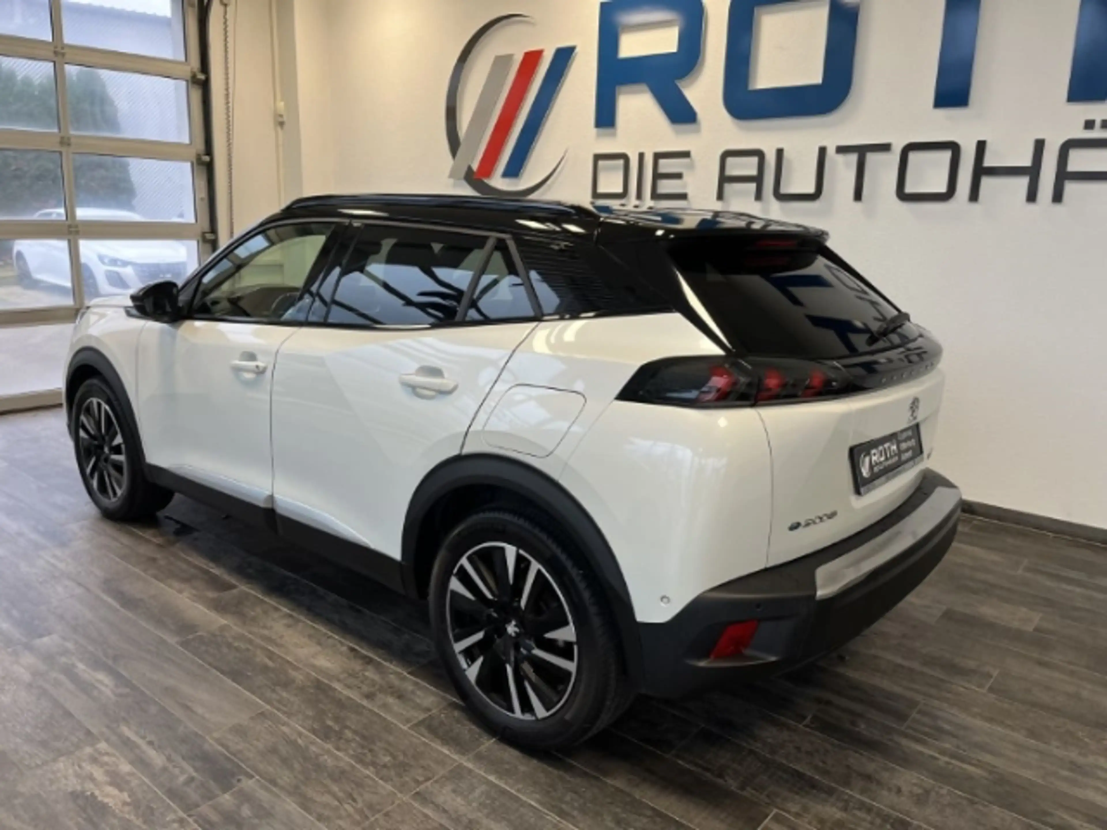 Peugeot 2008 136 Elektro GT El. Panodach Leder Digitales Cockpi — photo 2