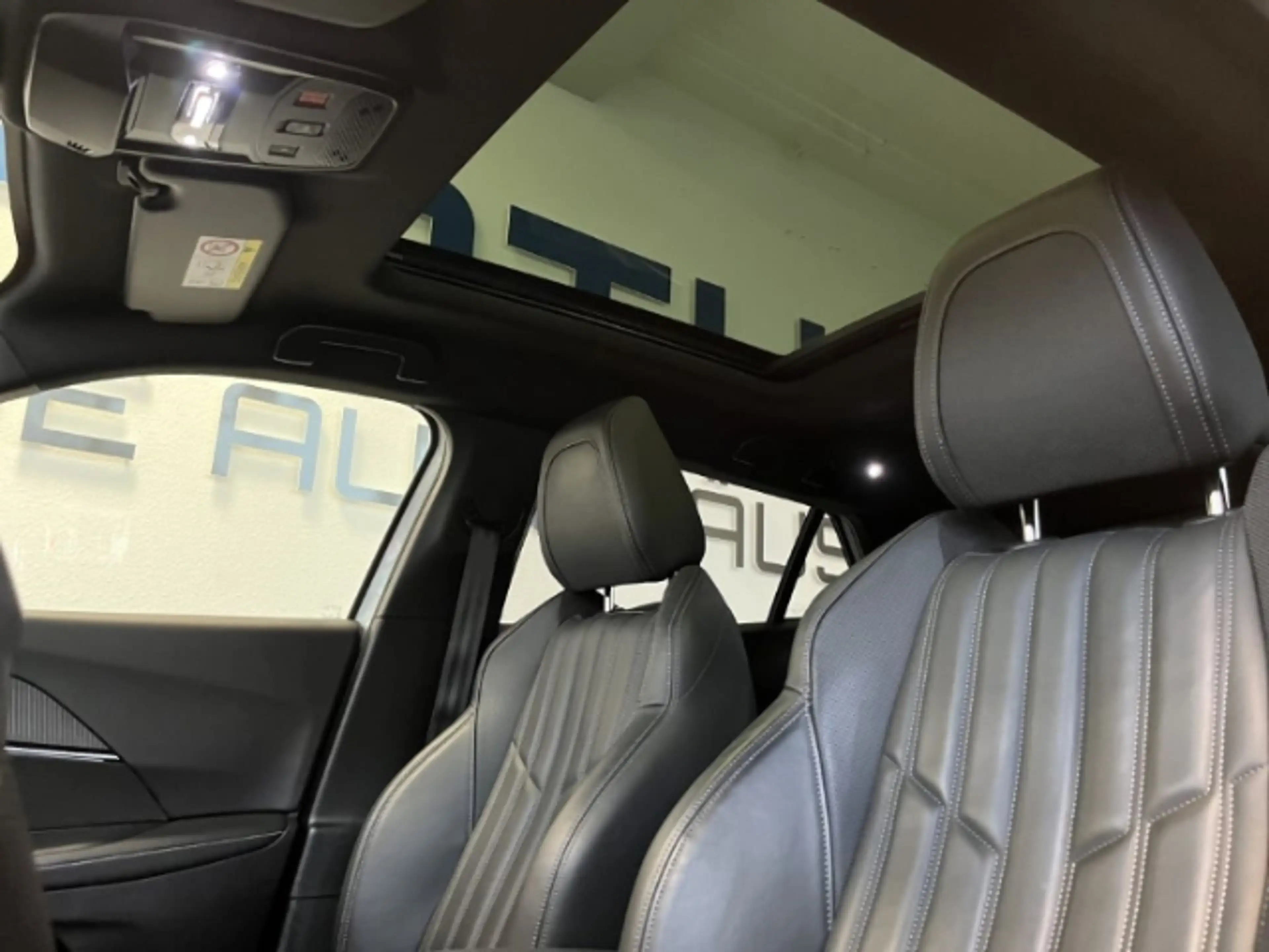 Peugeot 2008 136 Elektro GT El. Panodach Leder Digitales Cockpi — photo 12