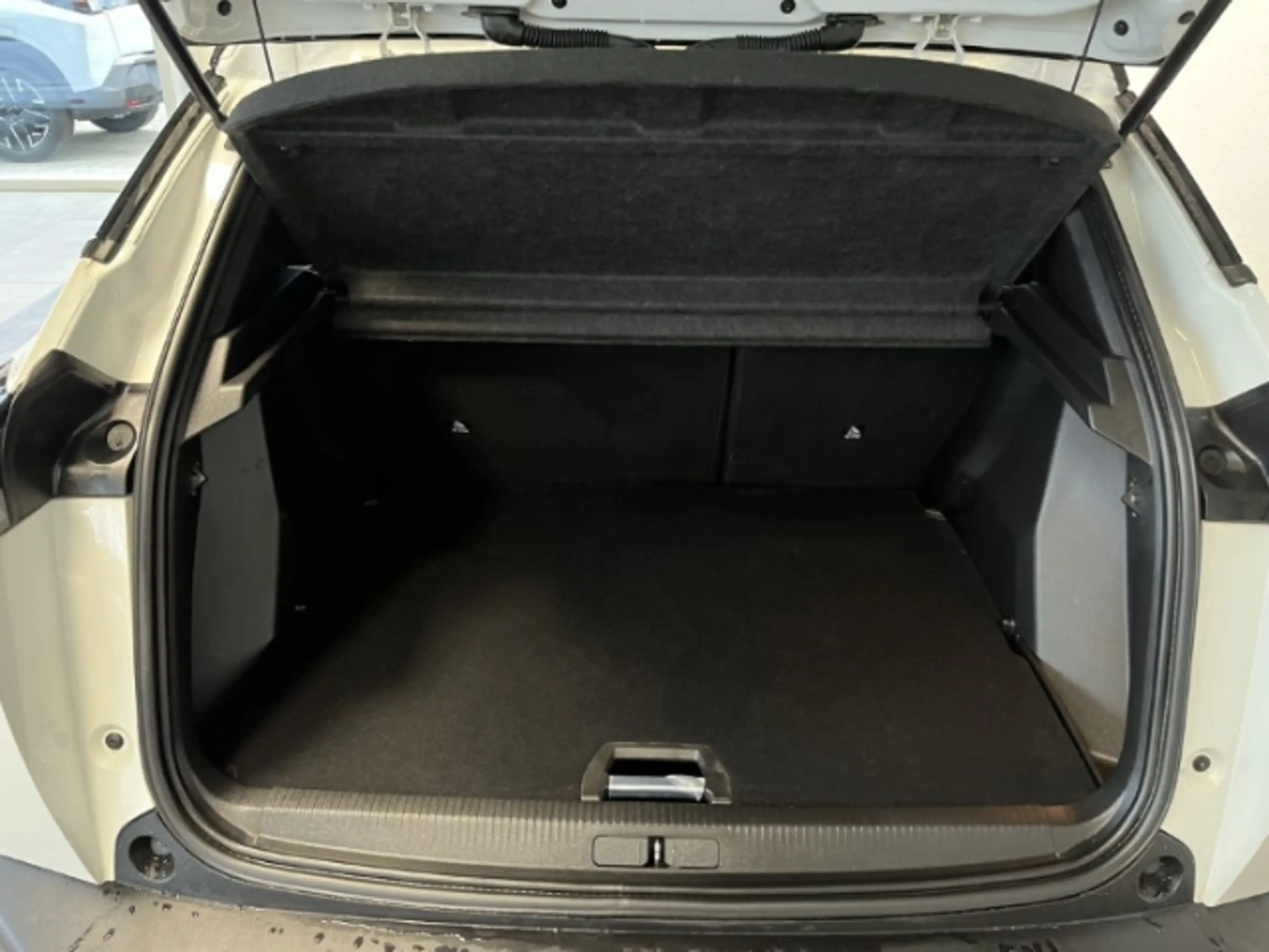 Peugeot 2008 136 Elektro GT El. Panodach Leder Digitales Cockpi — photo 8