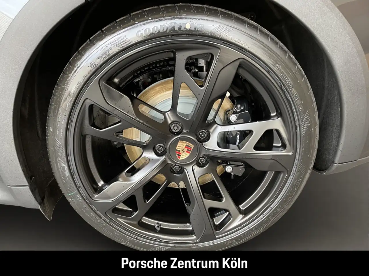 Porsche Taycan 4S Cross Turismo HA-Lenkung InnoDrive 11