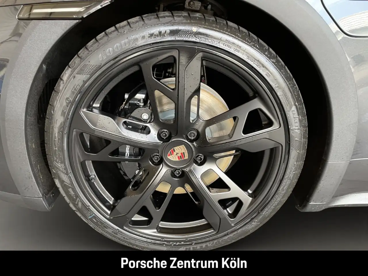 Porsche Taycan 4S Cross Turismo HA-Lenkung InnoDrive 12