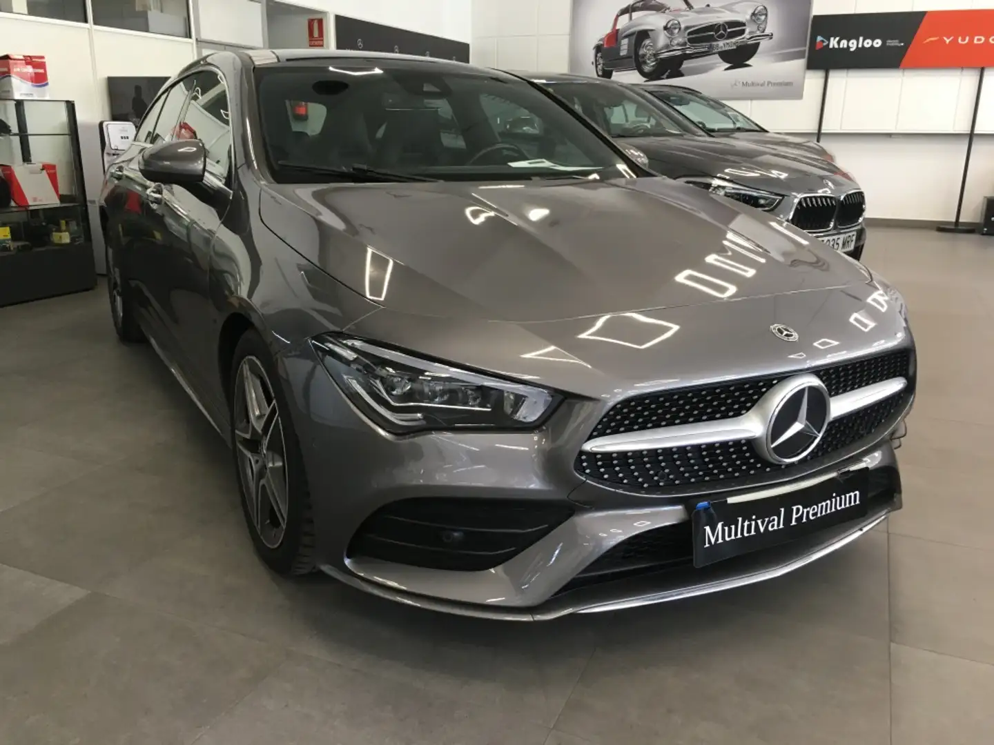 Mercedes-Benz CLA 200 Shooting Brake 200d 8G-DCT Gris - 1