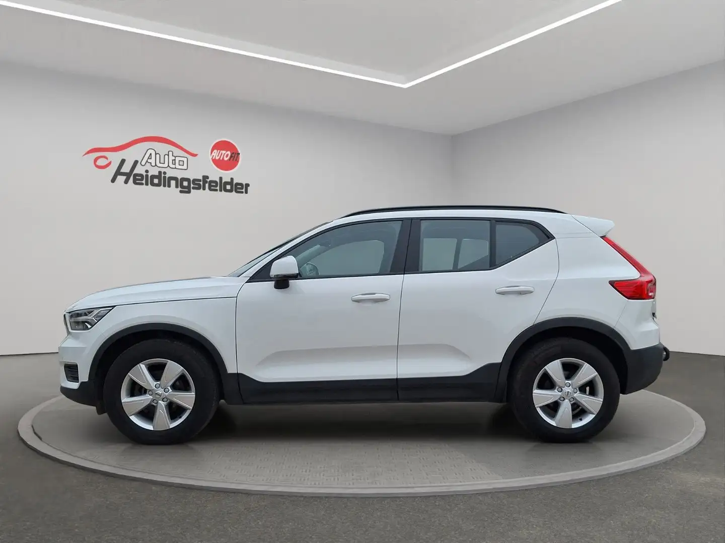 Volvo XC40 Momentum LED,DAB,NAVI,RFK,PDC Weiß - 2