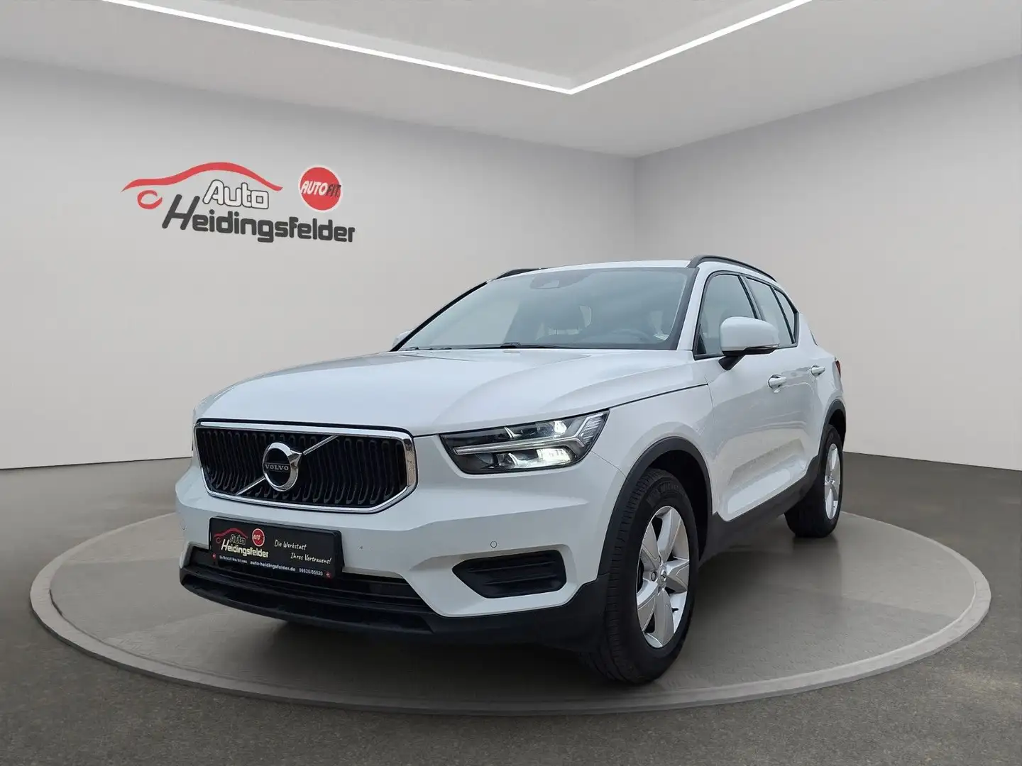 Volvo XC40 Momentum LED,DAB,NAVI,RFK,PDC Weiß - 1