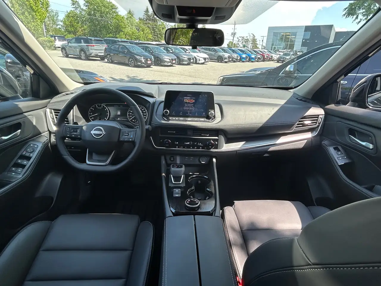 Nissan Rogue снимка Nissan Rogue