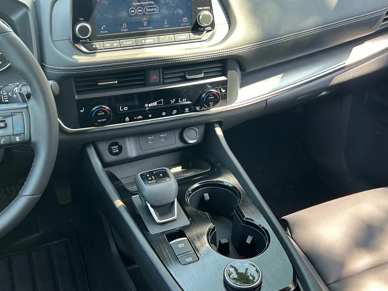 Nissan Rogue снимка Nissan Rogue