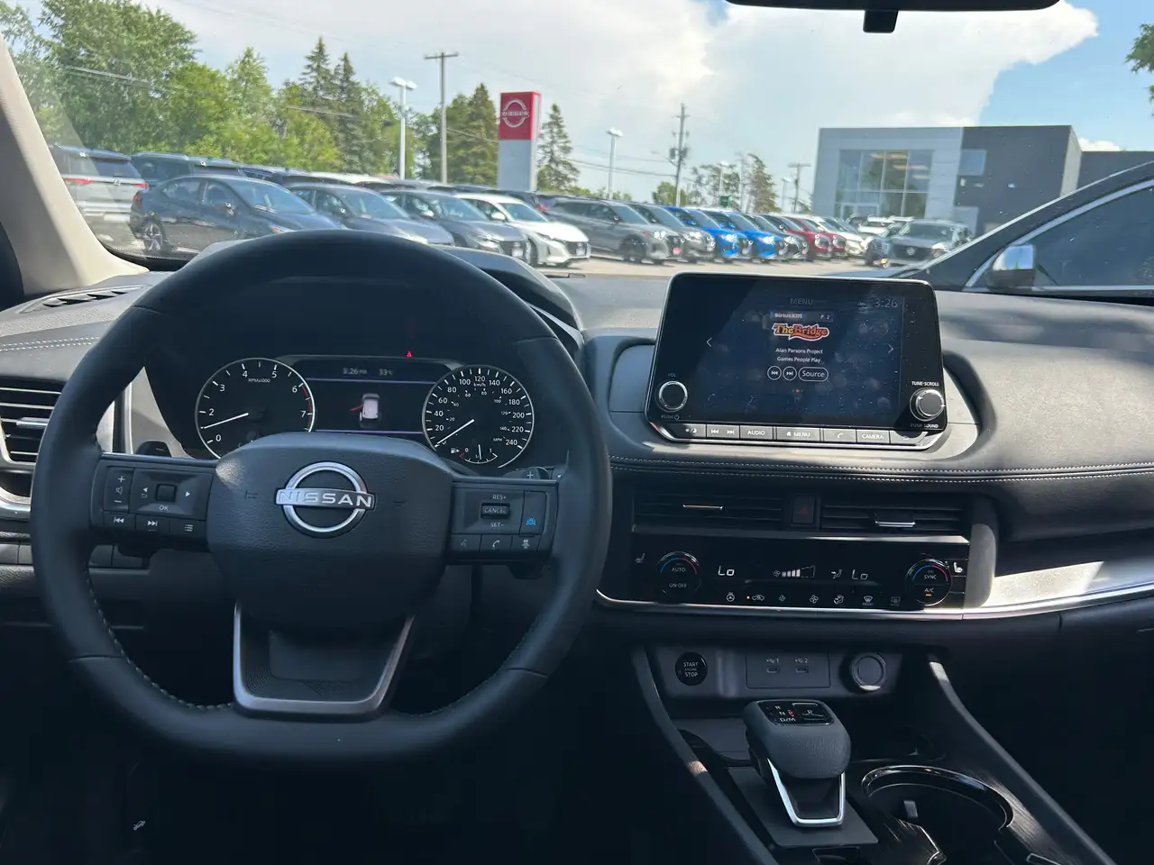 Nissan Rogue снимка Nissan Rogue