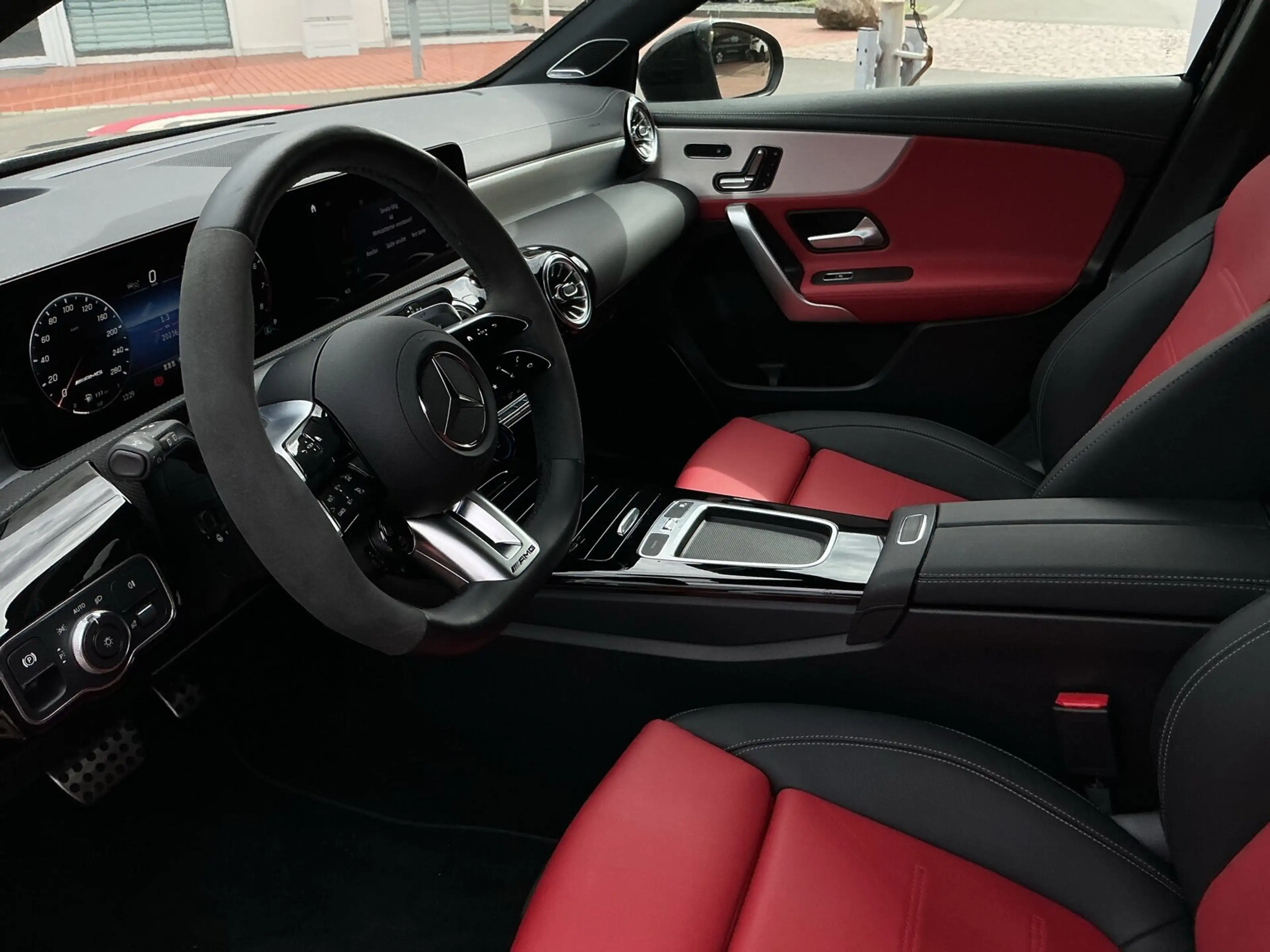 Mercedes-Benz A 35 AMG Mercedes-AMG A 35 4MATIC  AMG Line Navi/Pano.-Dach — photo 9