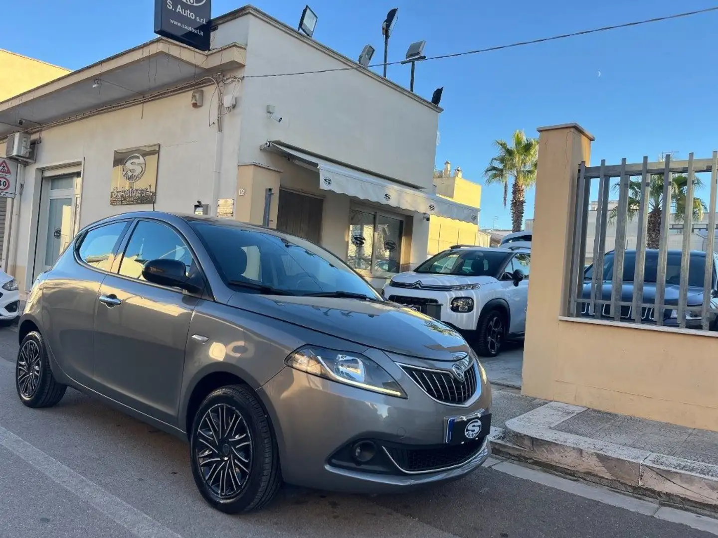 Lancia Ypsilon 1.0 FireFly Hybrid UnYca Gris - 1