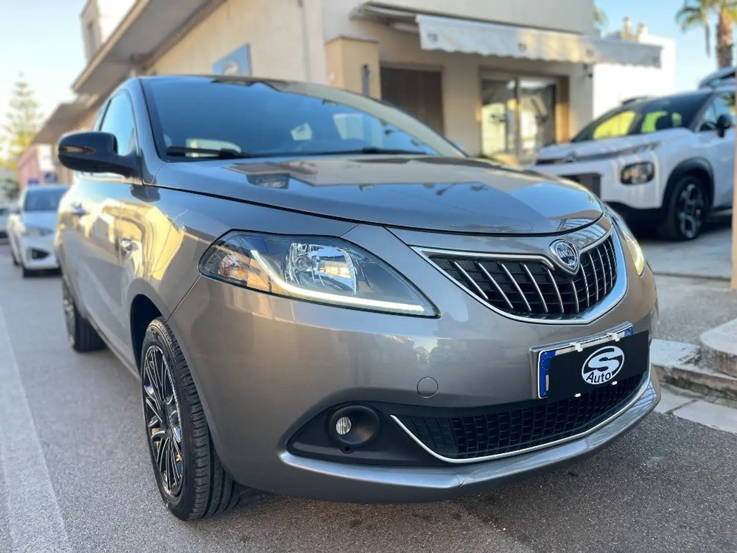 Lancia Ypsilon 1.0 FireFly Hybrid UnYca Gris - 2