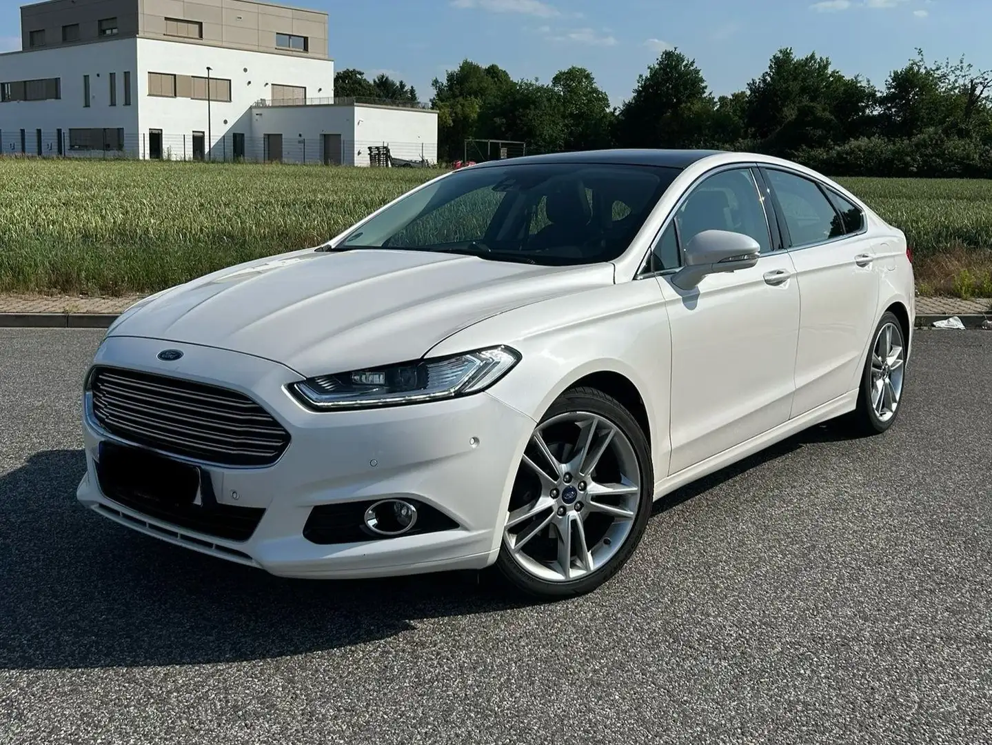 Ford Mondeo 2.0 TDCi Start-Stopp Vignale Білий - 1