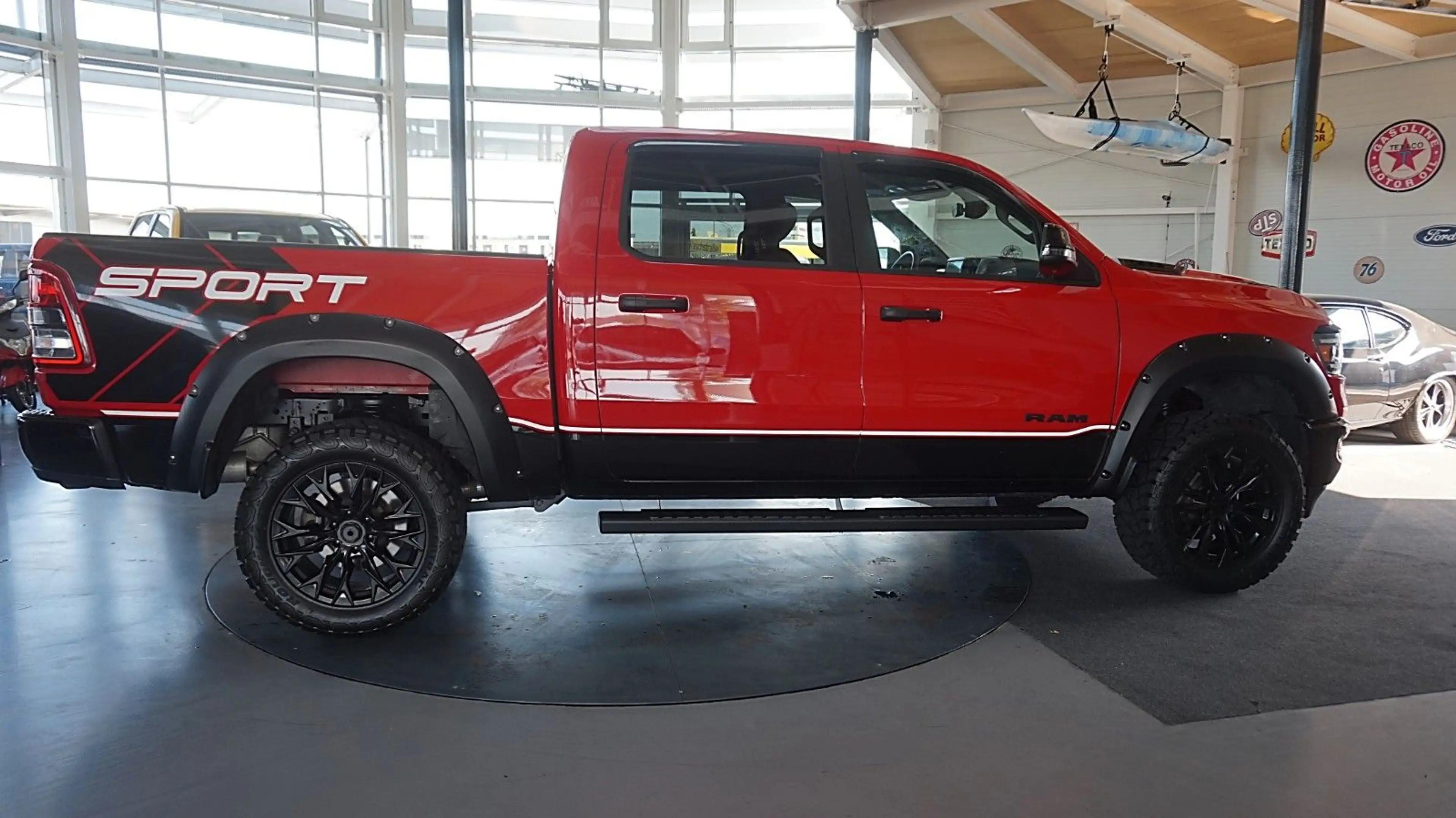 Dodge RAM 1500 HEMI 5.7l Crew-Cab*SPORT*Navi*Alu20*AHK — photo 3