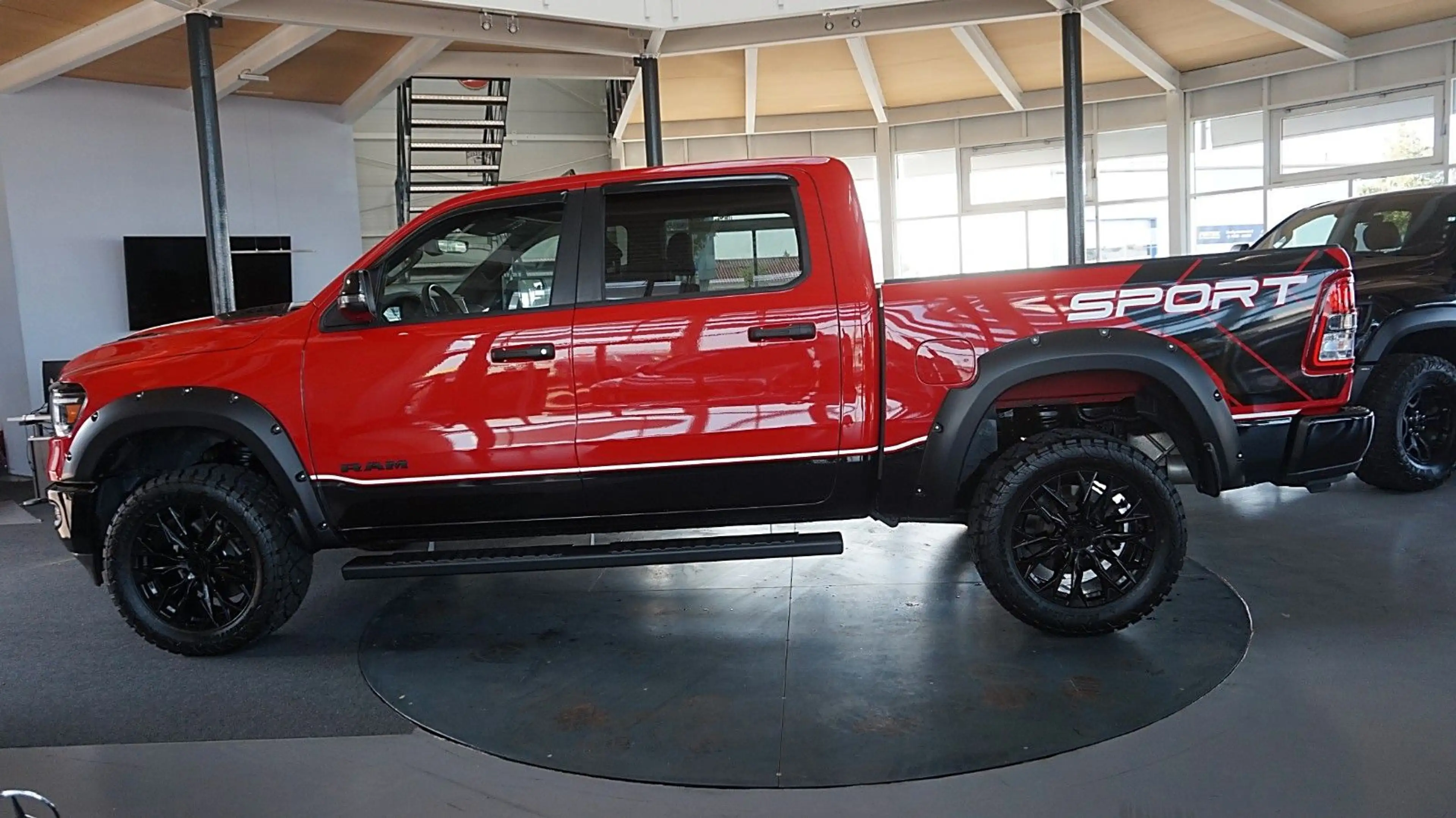 Dodge RAM 1500 HEMI 5.7l Crew-Cab*SPORT*Navi*Alu20*AHK — photo 4