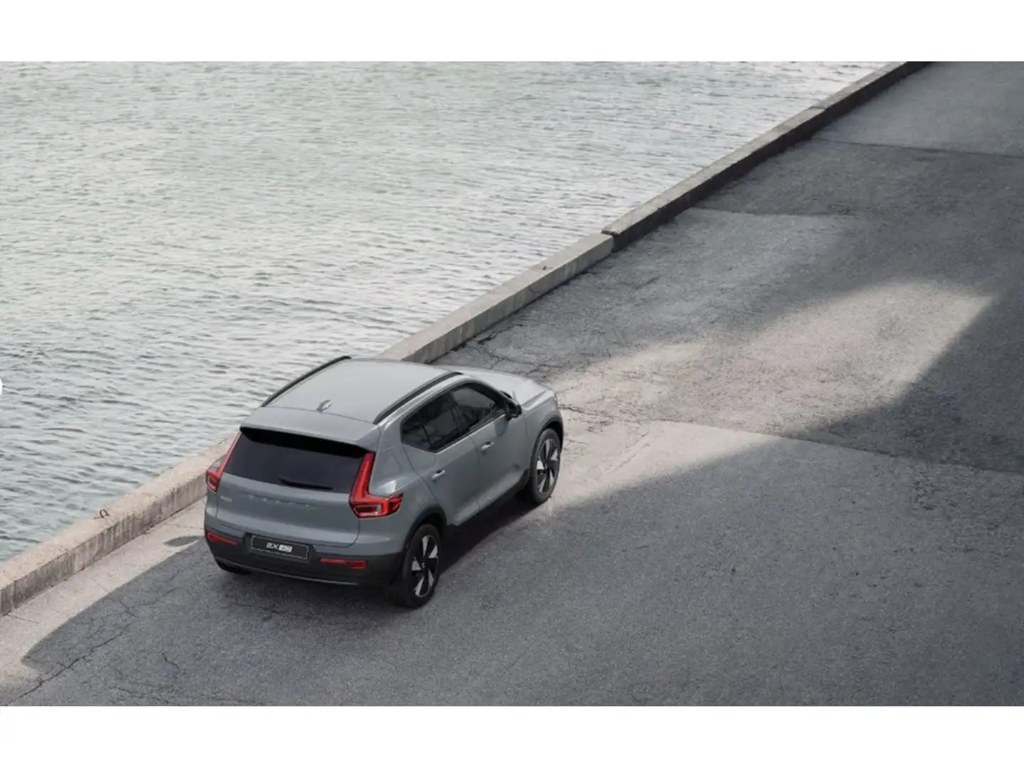 Volvo EX40 Core Single Motor Extended Range Elektrisch Szürke - 2