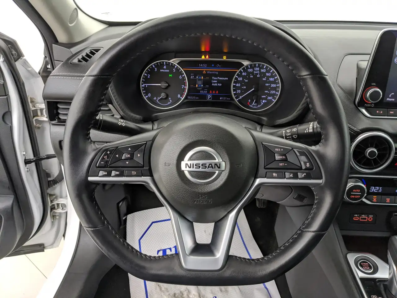 Nissan Sentra снимка Nissan Sentra