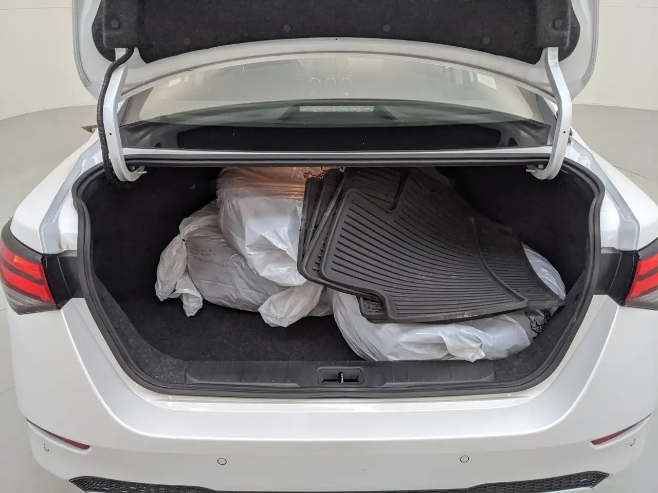 Nissan Sentra снимка Nissan Sentra