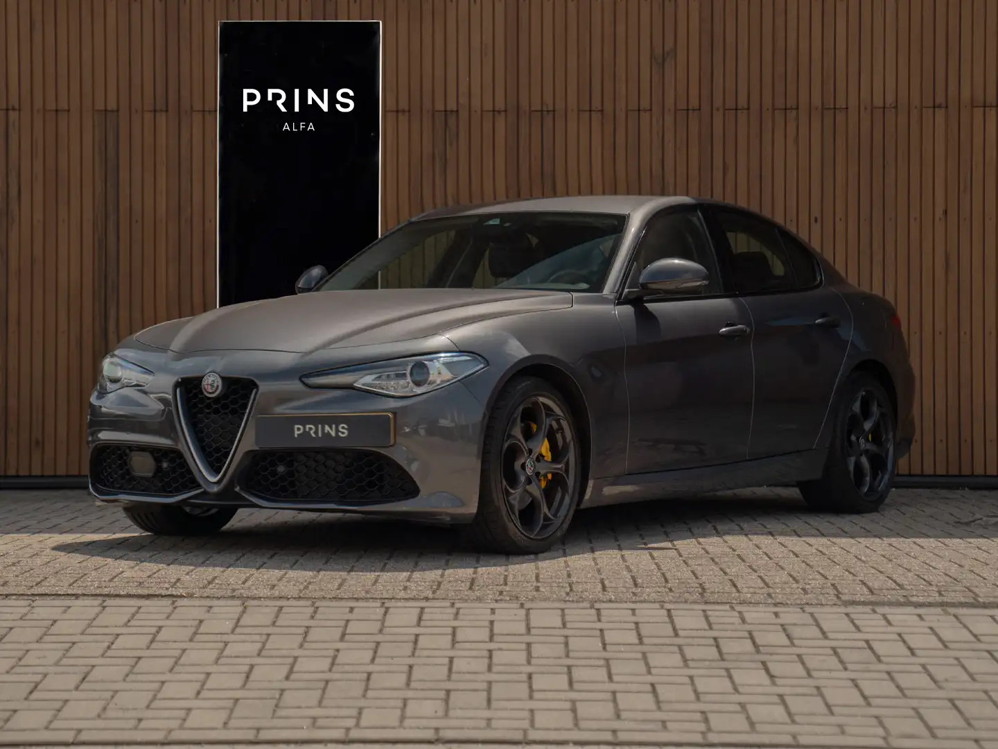 Alfa Romeo Giulia 2.0T AWD Veloce 280pk | 19 inch Q-velgen Grijs - 1