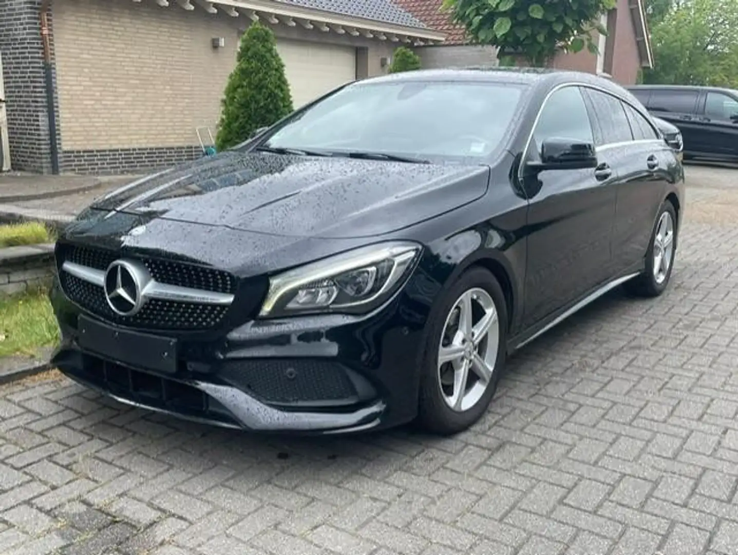 Mercedes-Benz CLA 180 Shooting Brake AMG LINE NAVI Zwart - 1
