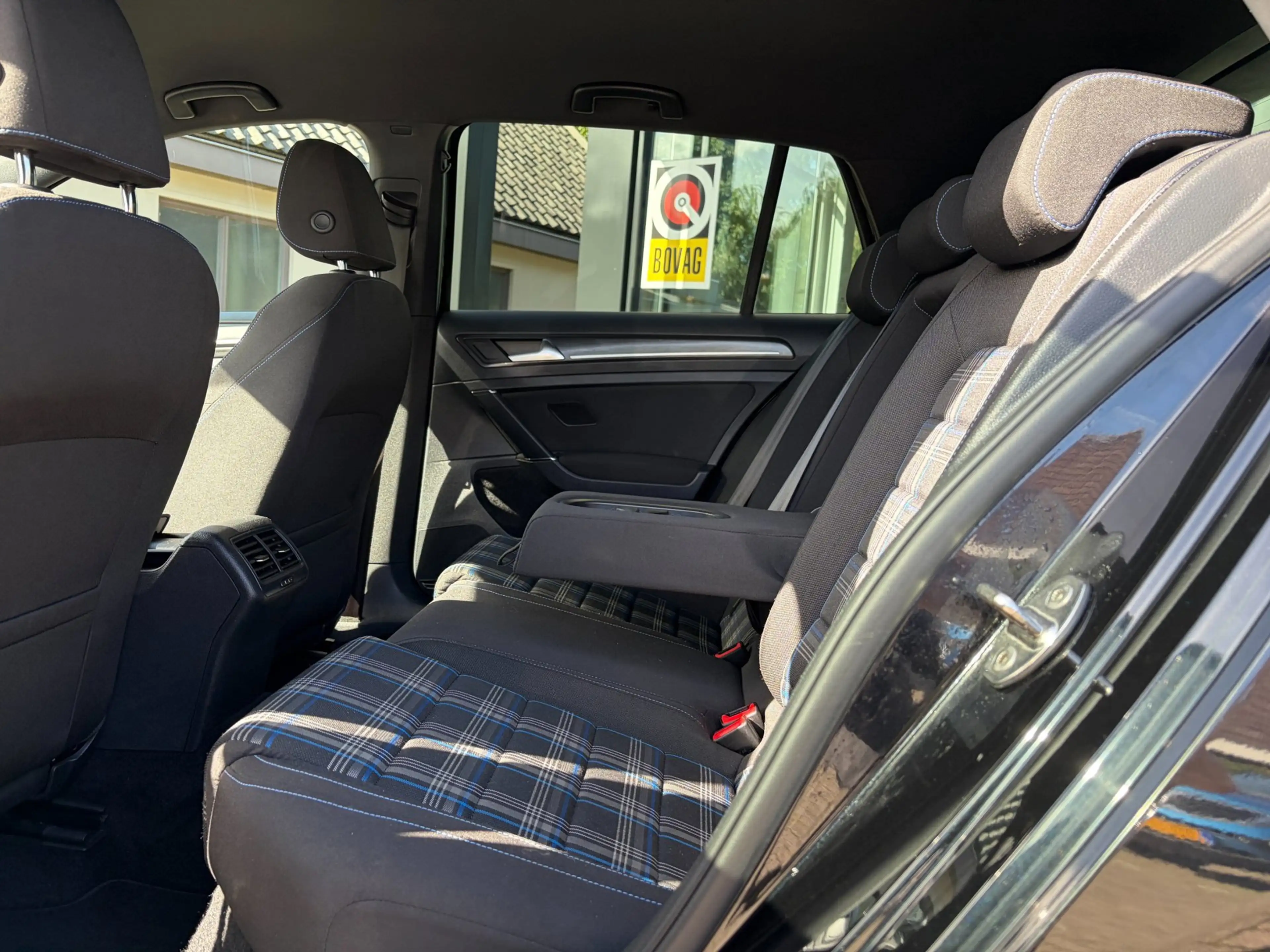 Volkswagen Golf GTE 1.4 TSI PHEV Adap.Cruise Navi Clima Park.Sens Deal — photo 21