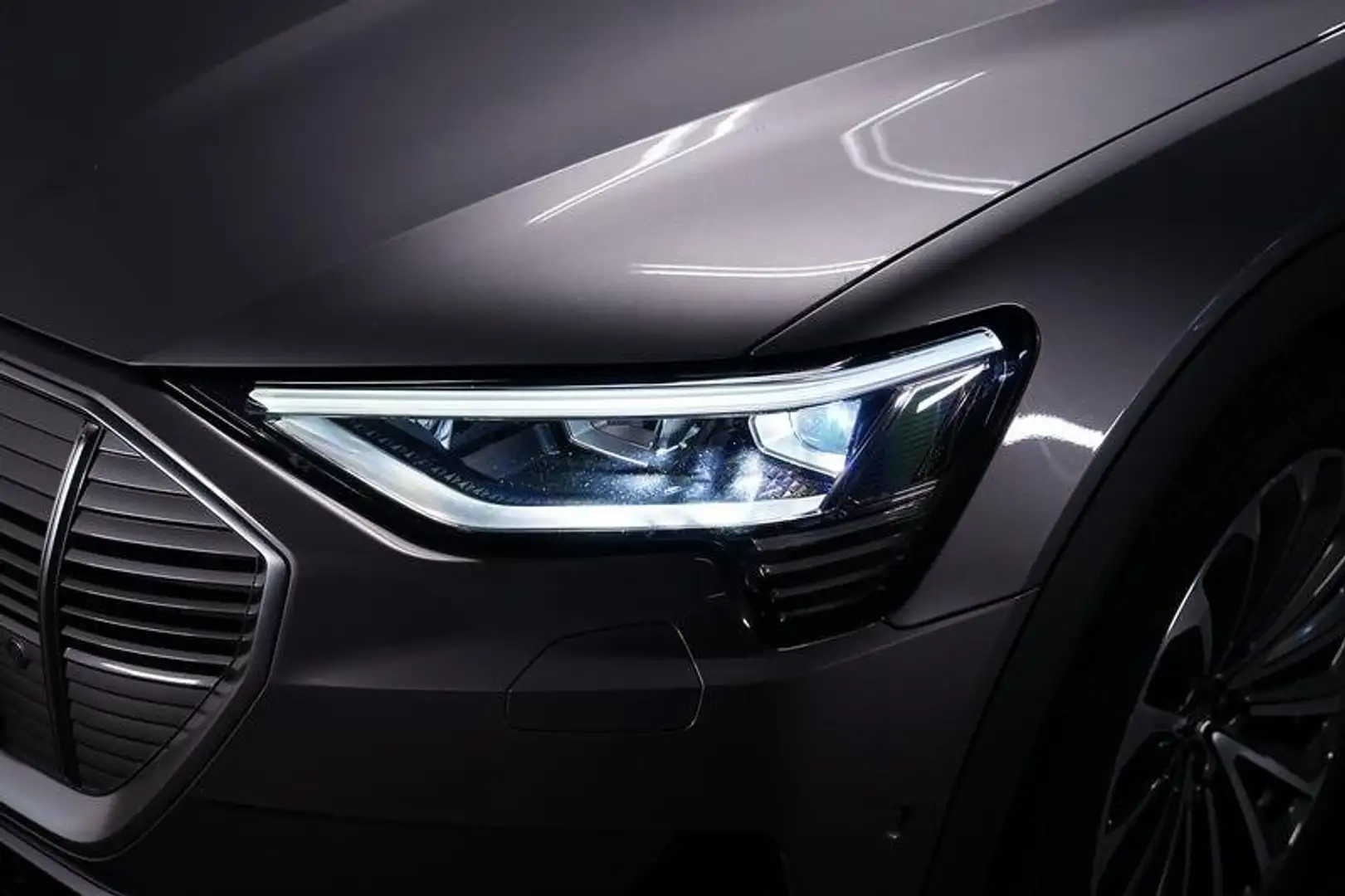 Audi e-tron 95 kWh 55 Quattro ACC/Kamera/KeyLess/SHZ Grey - 2