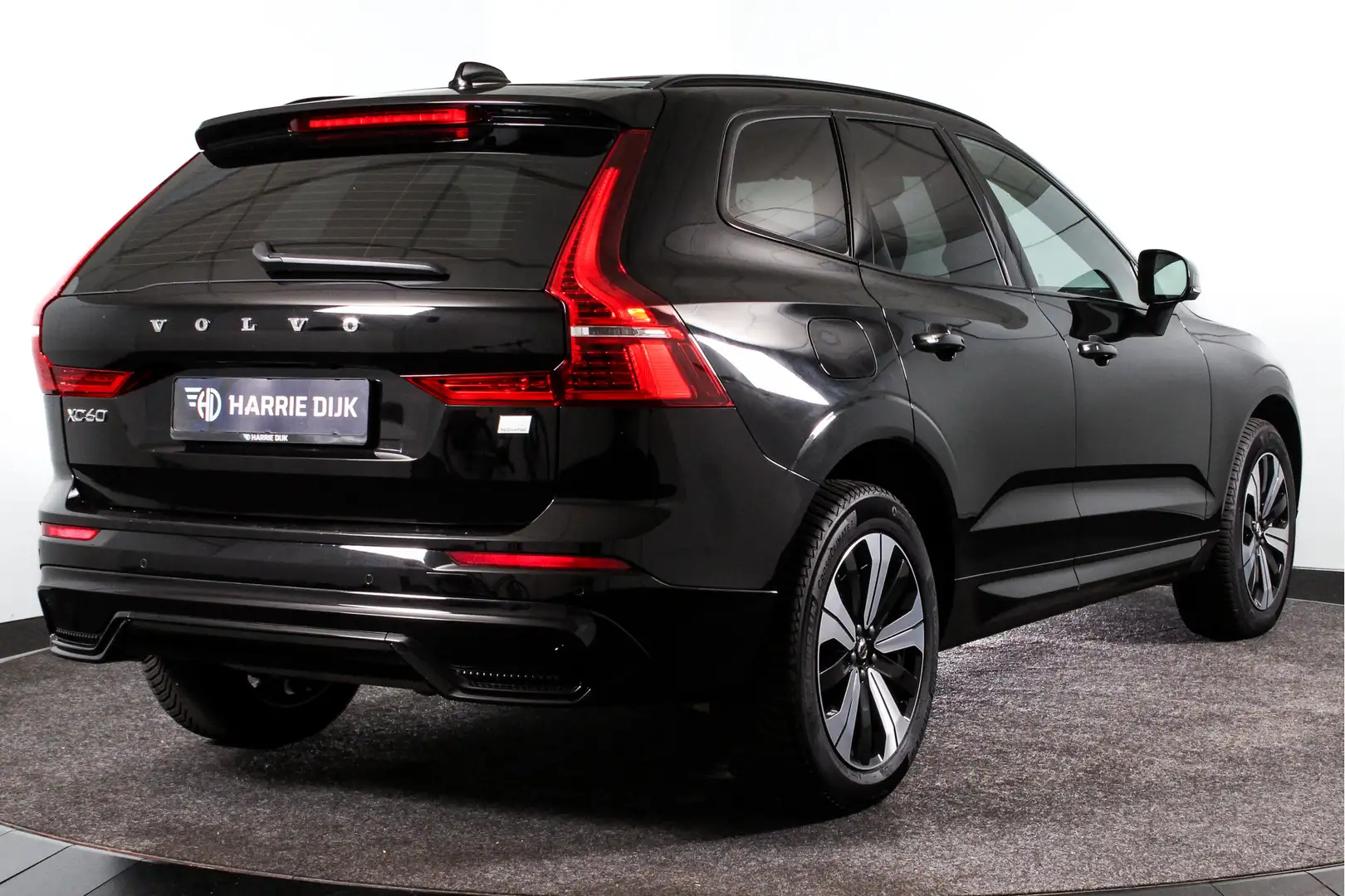 Volvo XC60 2.0 T6 Plug-in hybrid AWD Plus Dark | S/K-Panodak Zwart - 2