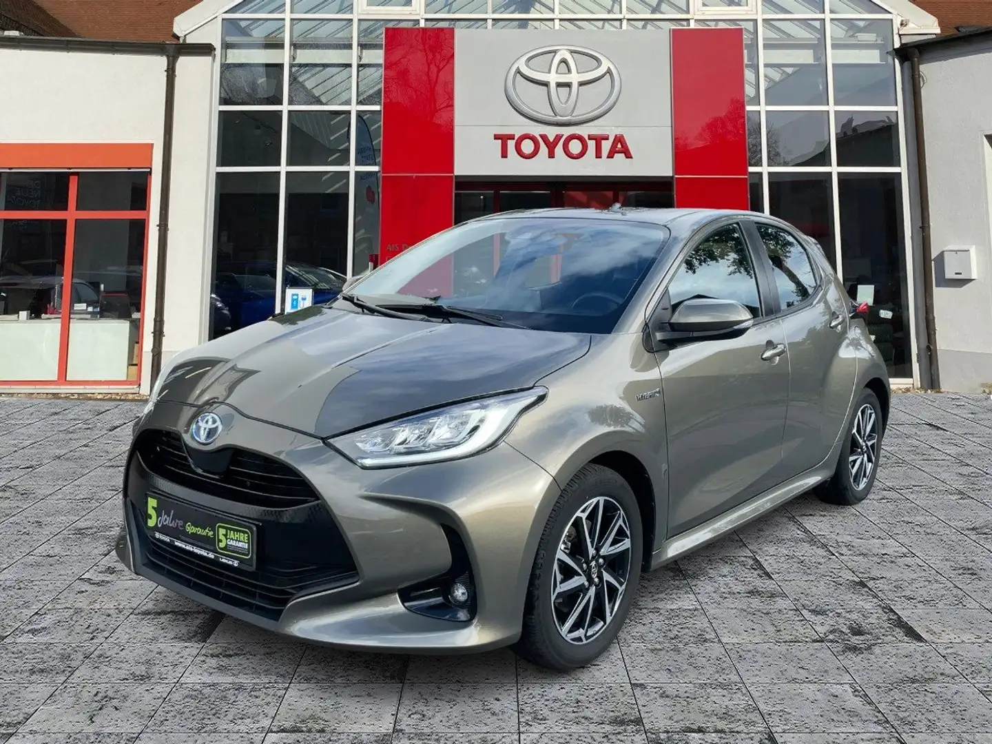 Toyota Yaris 1.5 Hybrid Team Deutschland ACC+LED+Navi+SHZ+LM Bronze - 2