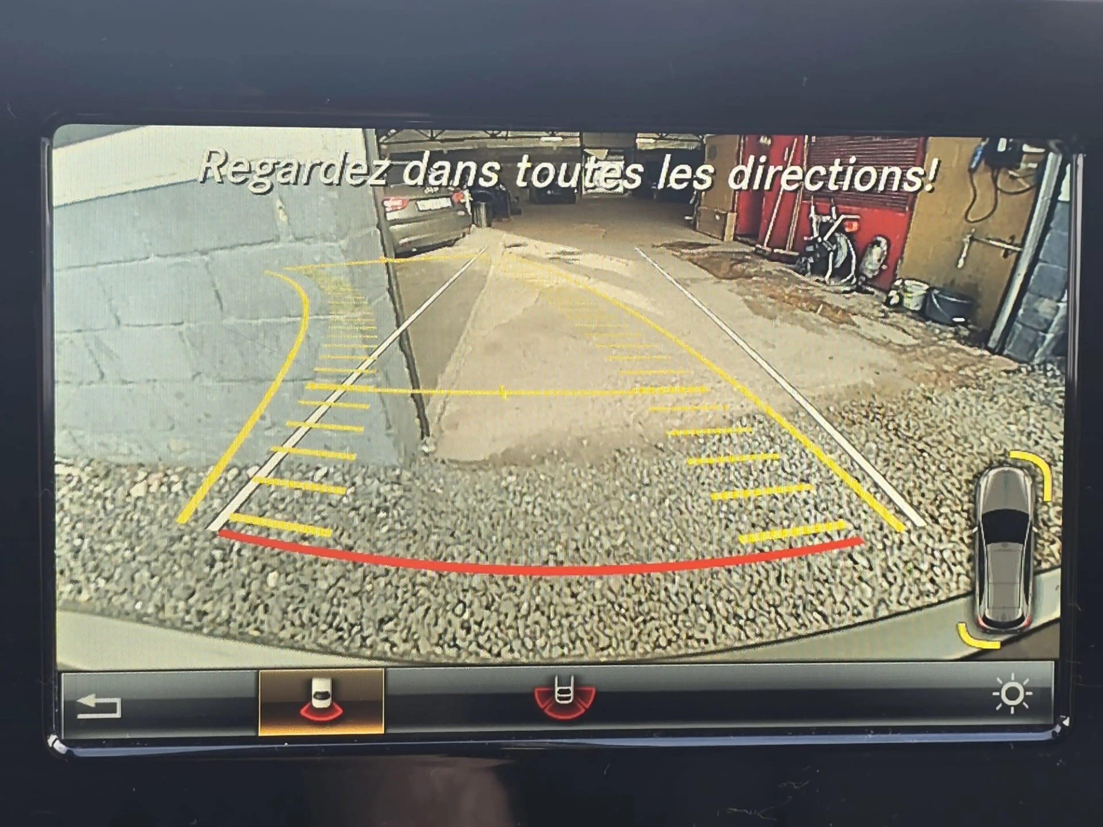 Mercedes-Benz A 200 HARMAN K * CUIR CHAUFFANT * CAMERA * — photo 10