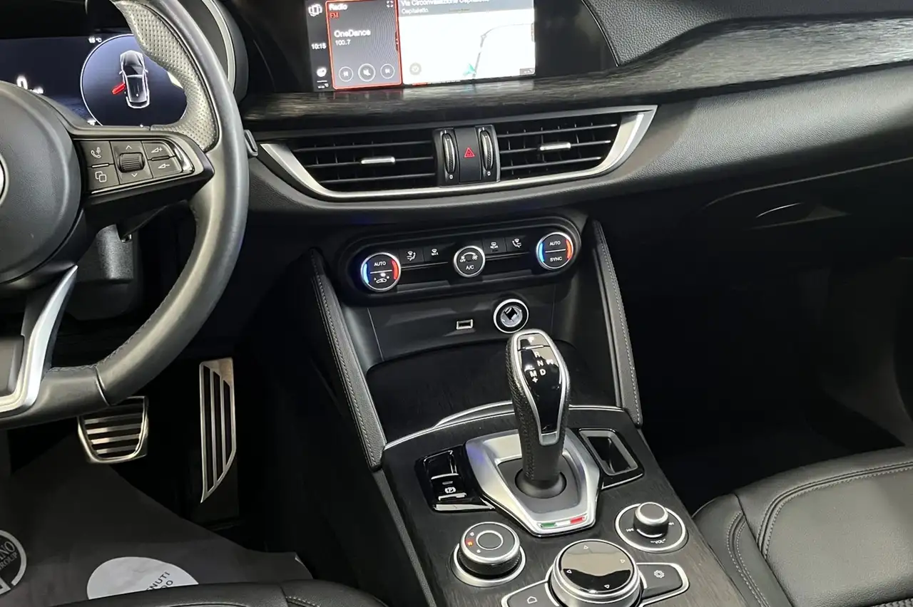 Alfa Romeo Stelvio 2023 — фото 15