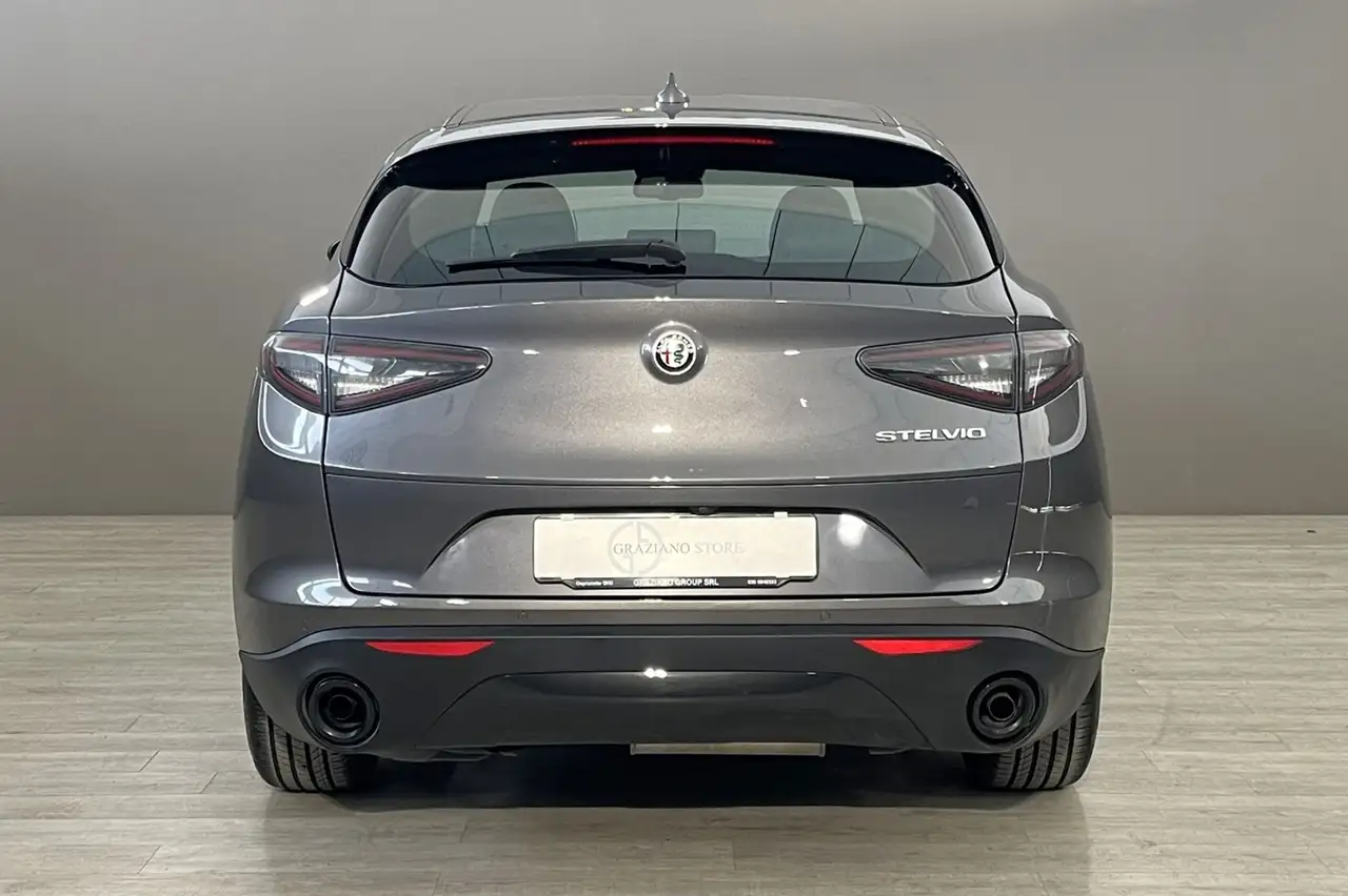 Alfa Romeo Stelvio 2023 — фото 6