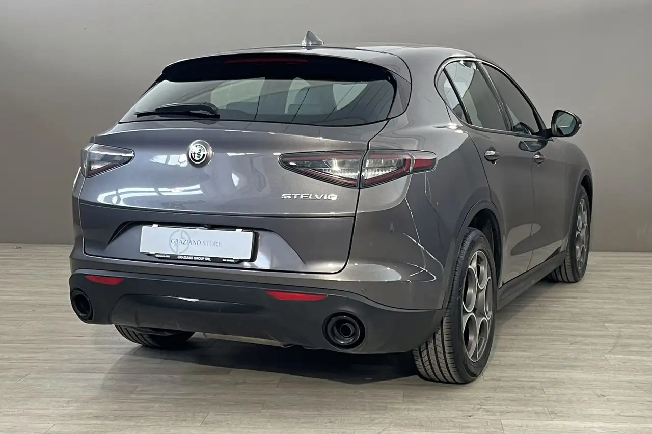Alfa Romeo Stelvio 2023
