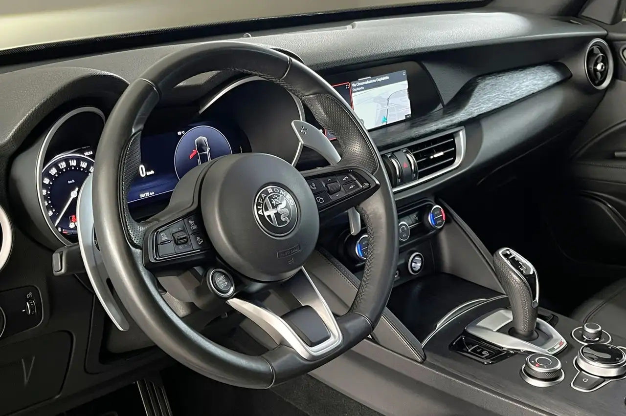 Alfa Romeo Stelvio 2023 — фото 10