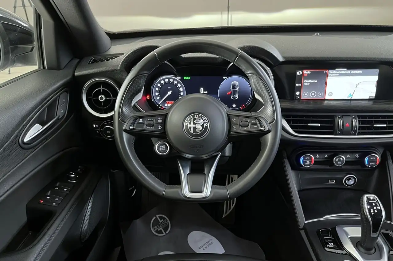 Alfa Romeo Stelvio 2023 — фото 13