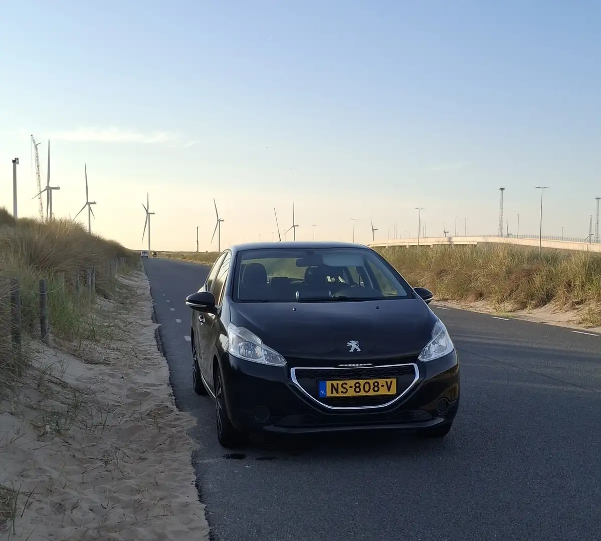 Peugeot 208 82 VTI Active Zwart - 1