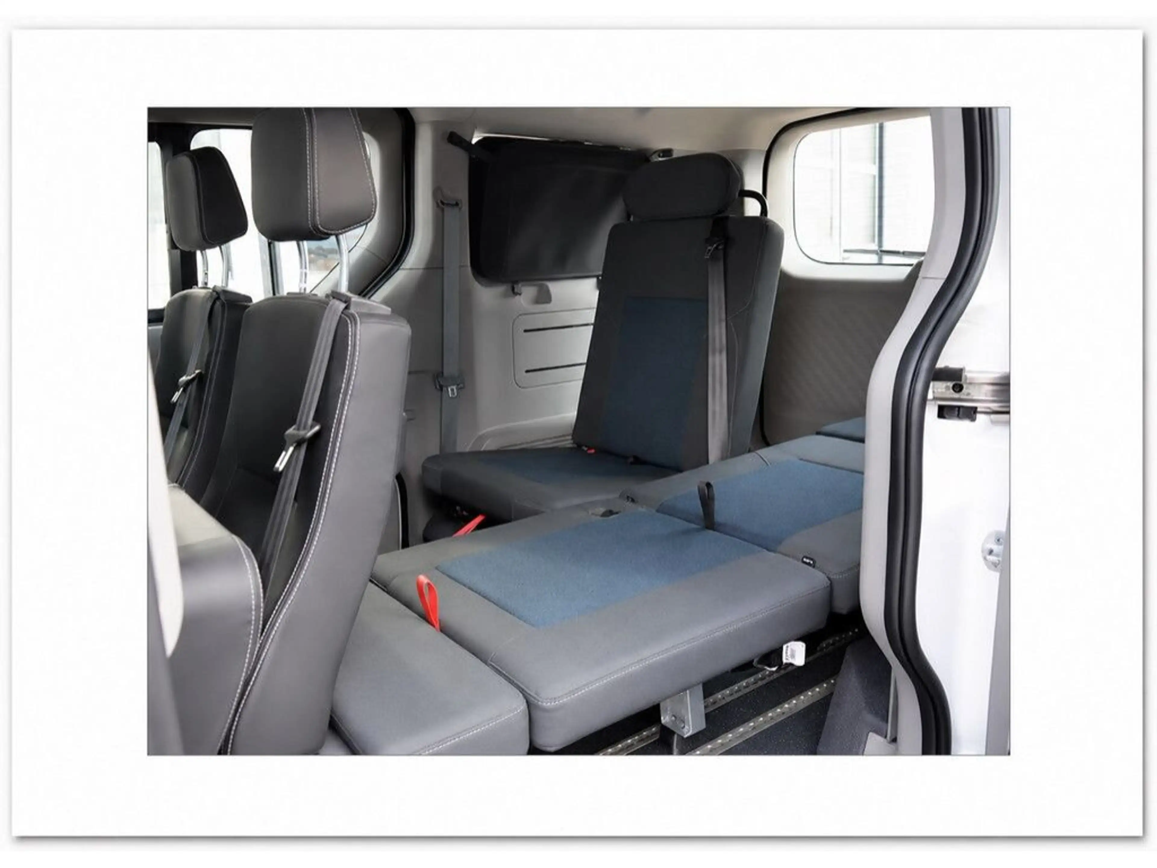 Kia PV5 Passenger Sonderumbau 6-Sitzer Schienensystem/ Schlaffunktion — photo 6