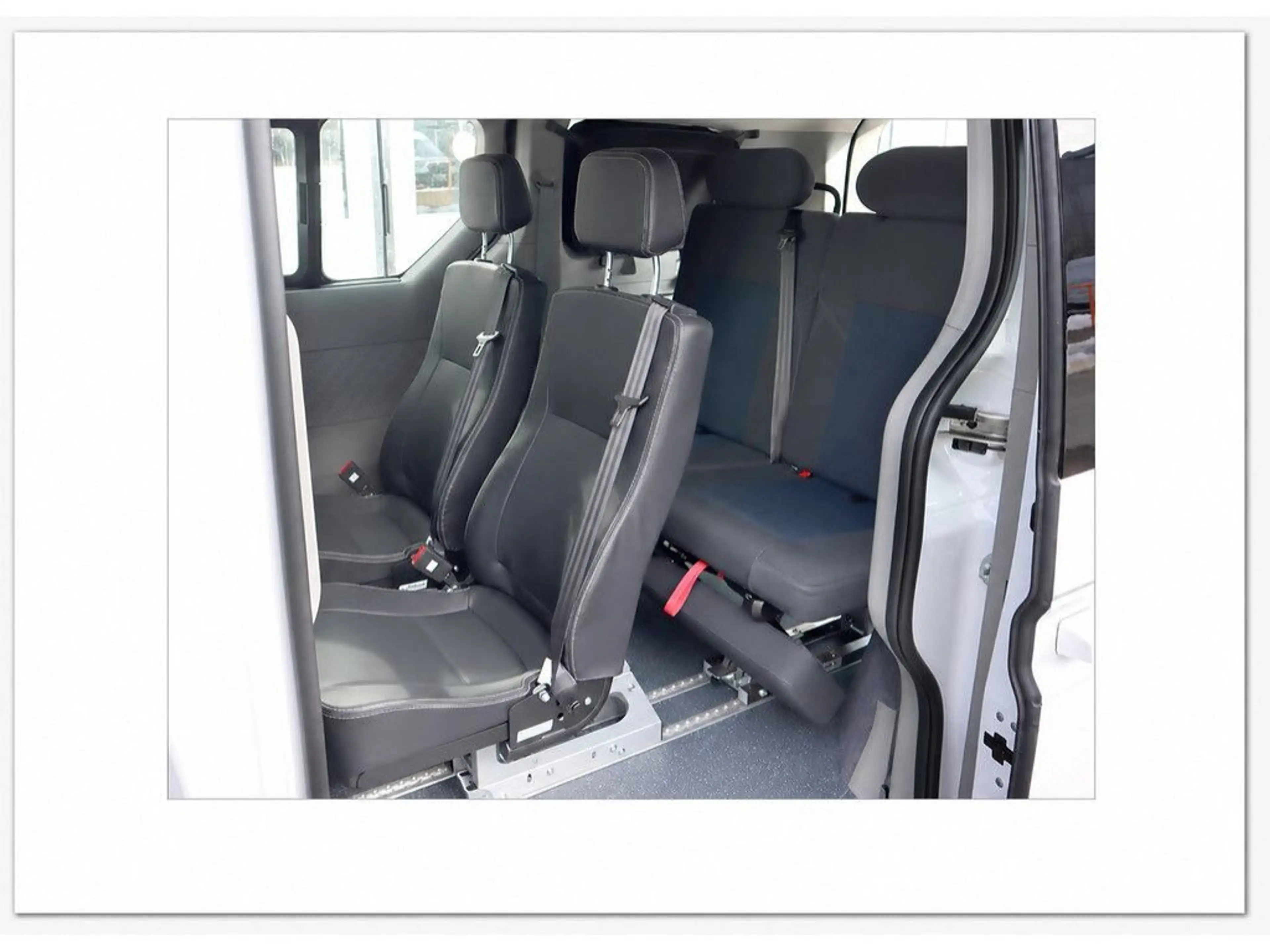 Kia PV5 Passenger Sonderumbau 6-Sitzer Schienensystem/ Schlaffunktion — photo 11