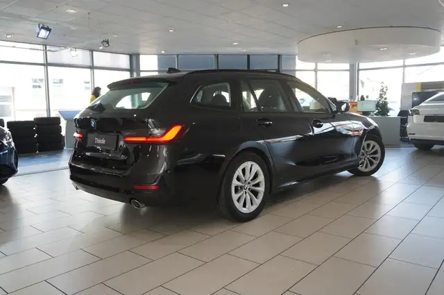 BMW 3 Series view 8