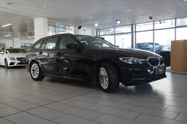 BMW 3 Series view 6