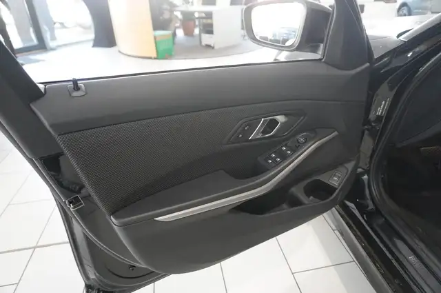 BMW 3 Series view 15