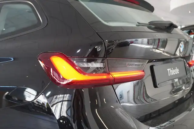 BMW 3 Series view 10