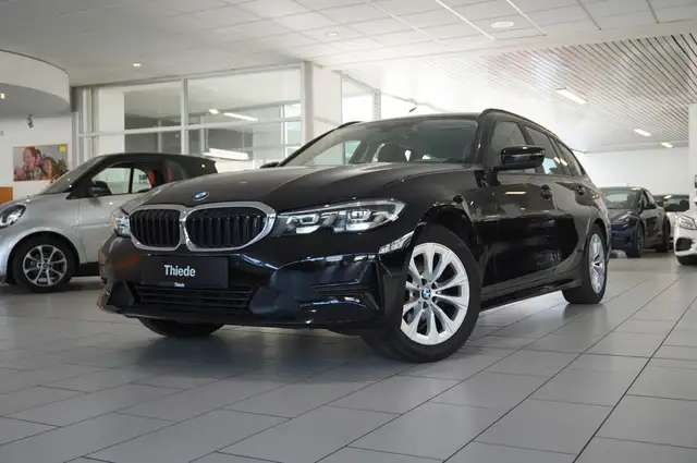 BMW 3 Series view 3