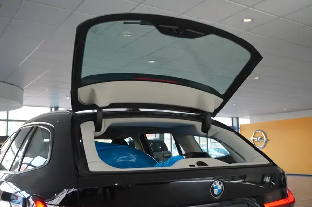 BMW 3 Series view 11