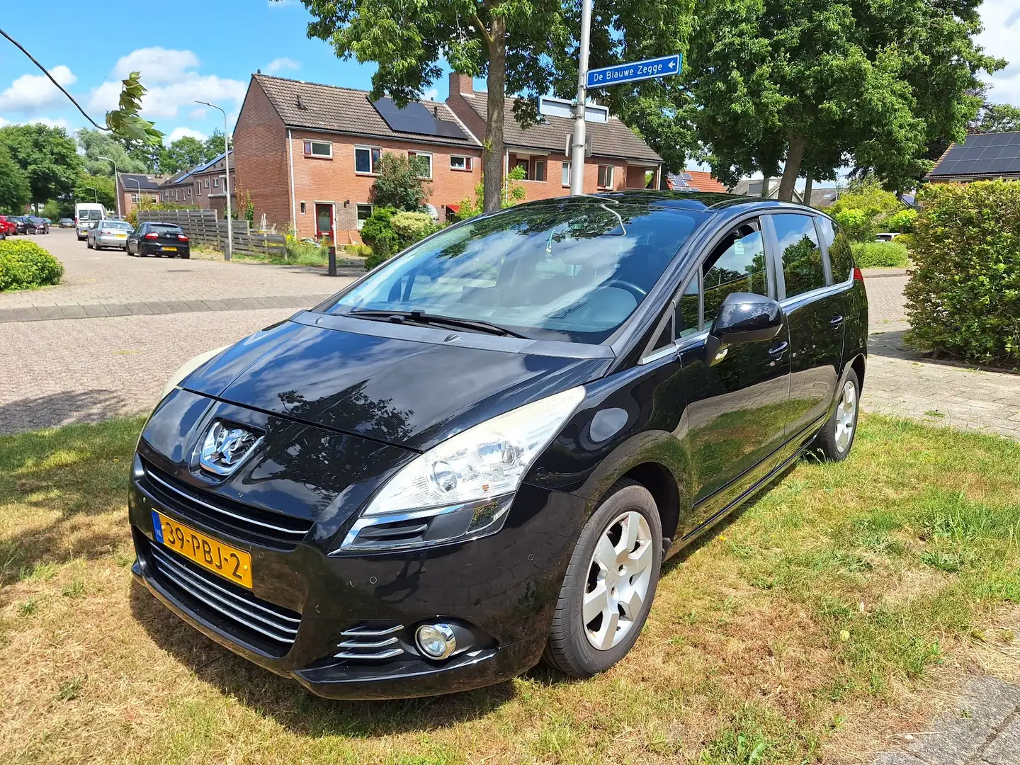 Peugeot 5008 120 VTi Premium Zwart - 1